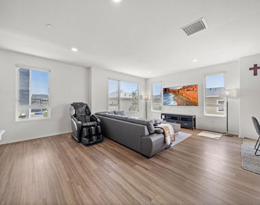 10712 Parrot Avenue - Photo Thumbnail 10