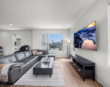 10712 Parrot Avenue - Photo Thumbnail 13