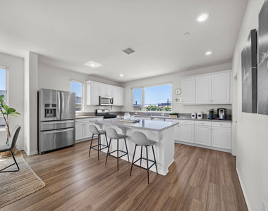 10712 Parrot Avenue - Photo Thumbnail 17