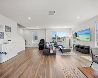 10712 Parrot Avenue - Photo Thumbnail 11