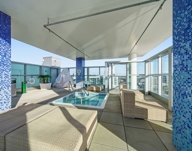 13700 Marina Pointe Drive - Photo Thumbnail 64