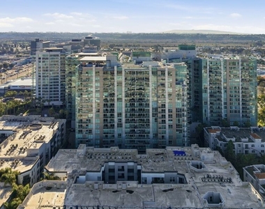 13700 Marina Pointe Drive - Photo Thumbnail 72