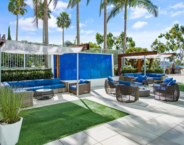 13700 Marina Pointe Drive - Photo Thumbnail 35