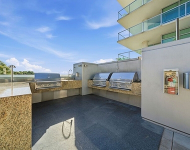 13700 Marina Pointe Drive - Photo Thumbnail 46