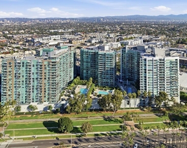 13700 Marina Pointe Drive - Photo Thumbnail 69