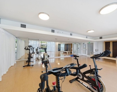 13700 Marina Pointe Drive - Photo Thumbnail 54