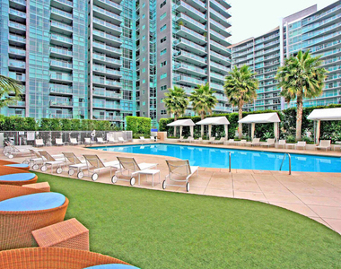 13700 Marina Pointe Drive - Photo Thumbnail 37