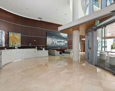 13700 Marina Pointe Drive - Photo Thumbnail 22