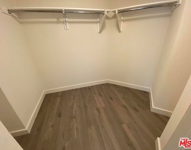 13700 Marina Pointe Drive - Photo Thumbnail 20