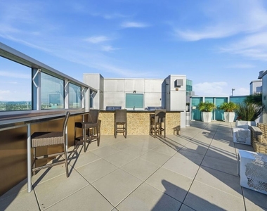 13700 Marina Pointe Drive - Photo Thumbnail 59