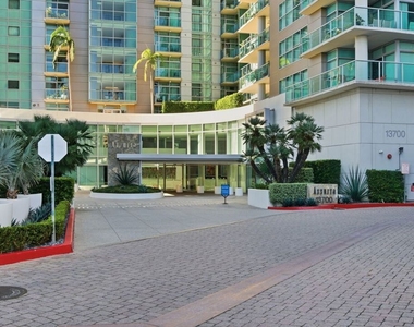 13700 Marina Pointe Drive - Photo Thumbnail 66