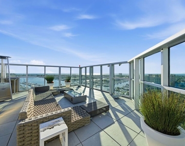 13700 Marina Pointe Drive - Photo Thumbnail 60