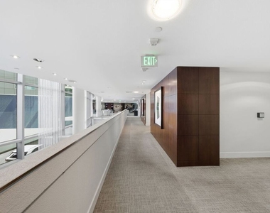 13700 Marina Pointe Drive - Photo Thumbnail 28