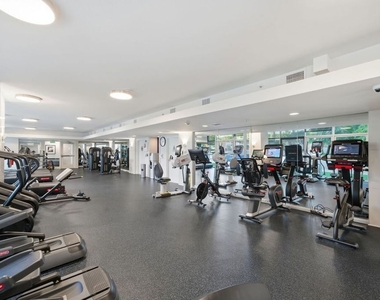 13700 Marina Pointe Drive - Photo Thumbnail 49