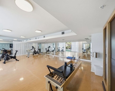 13700 Marina Pointe Drive - Photo Thumbnail 53