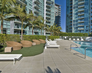 13700 Marina Pointe Drive - Photo Thumbnail 39