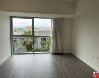 13700 Marina Pointe Drive - Photo Thumbnail 12