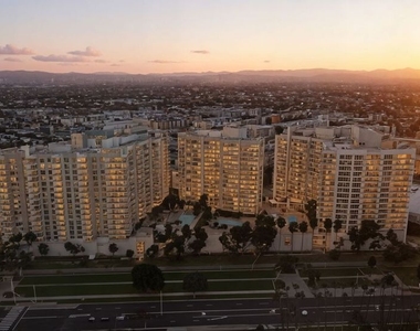 13700 Marina Pointe Drive - Photo Thumbnail 68