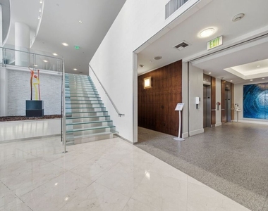 13700 Marina Pointe Drive - Photo Thumbnail 24