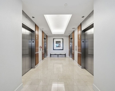 13700 Marina Pointe Drive - Photo Thumbnail 26