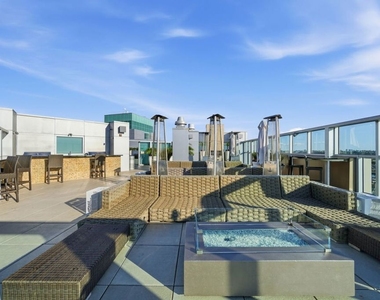 13700 Marina Pointe Drive - Photo Thumbnail 58