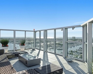13700 Marina Pointe Drive - Photo Thumbnail 62