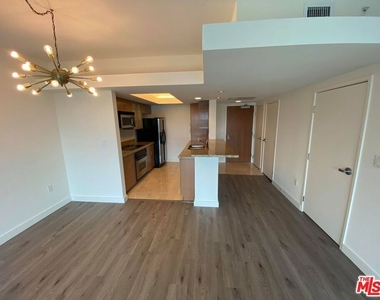 13700 Marina Pointe Drive - Photo Thumbnail 9