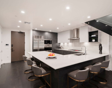 724 N Croft Avenue - Photo Thumbnail 5