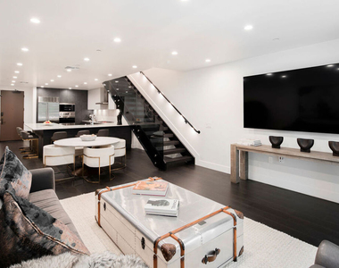 724 N Croft Avenue - Photo Thumbnail 2