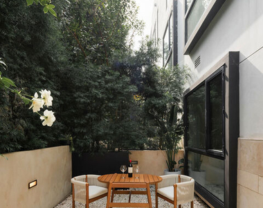 724 N Croft Avenue - Photo Thumbnail 14
