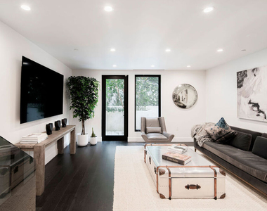 724 N Croft Avenue - Photo Thumbnail 1