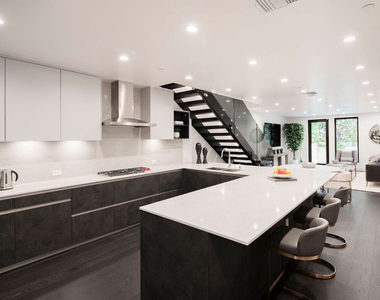 724 N Croft Avenue - Photo Thumbnail 4
