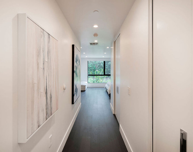 724 N Croft Avenue - Photo Thumbnail 7