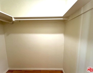 4343 W 4th Street - Photo Thumbnail 8