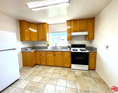 4343 W 4th Street - Photo Thumbnail 1