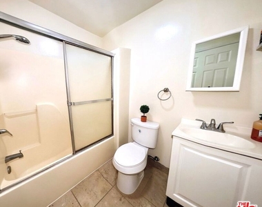 4343 W 4th Street - Photo Thumbnail 3