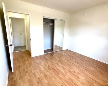 4343 W 4th Street - Photo Thumbnail 7