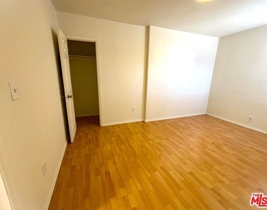4343 W 4th Street - Photo Thumbnail 2
