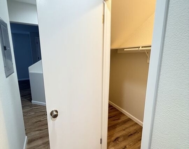 11520 Wyoming Avenue - Photo Thumbnail 14
