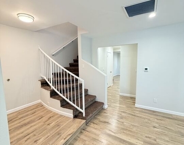 11520 Wyoming Avenue - Photo Thumbnail 3