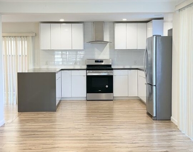 11520 Wyoming Avenue - Photo Thumbnail 7