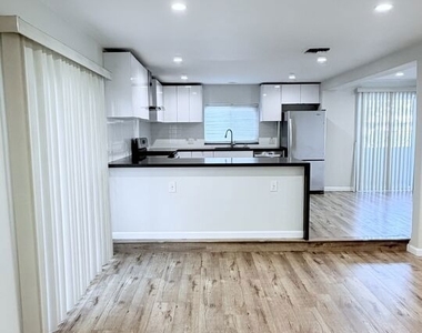 11520 Wyoming Avenue - Photo Thumbnail 13