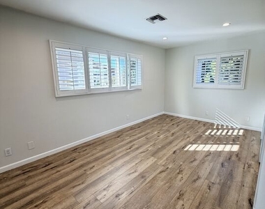 11520 Wyoming Avenue - Photo Thumbnail 21
