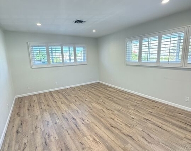 11520 Wyoming Avenue - Photo Thumbnail 22