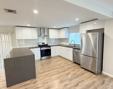 11520 Wyoming Avenue - Photo Thumbnail 8
