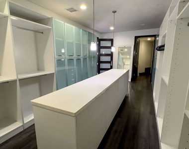 6425 Weidlake Drive - Photo Thumbnail 27