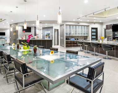 6425 Weidlake Drive - Photo Thumbnail 6
