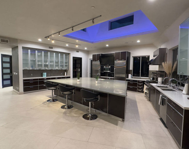 6425 Weidlake Drive - Photo Thumbnail 8