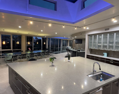 6425 Weidlake Drive - Photo Thumbnail 9