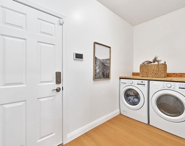 646 N Sierra Bonita Avenue - Photo Thumbnail 24